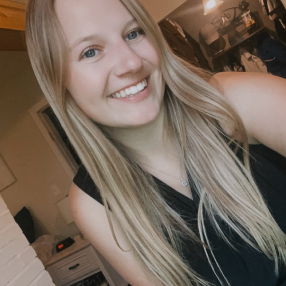 Meet your Posher, Alexis